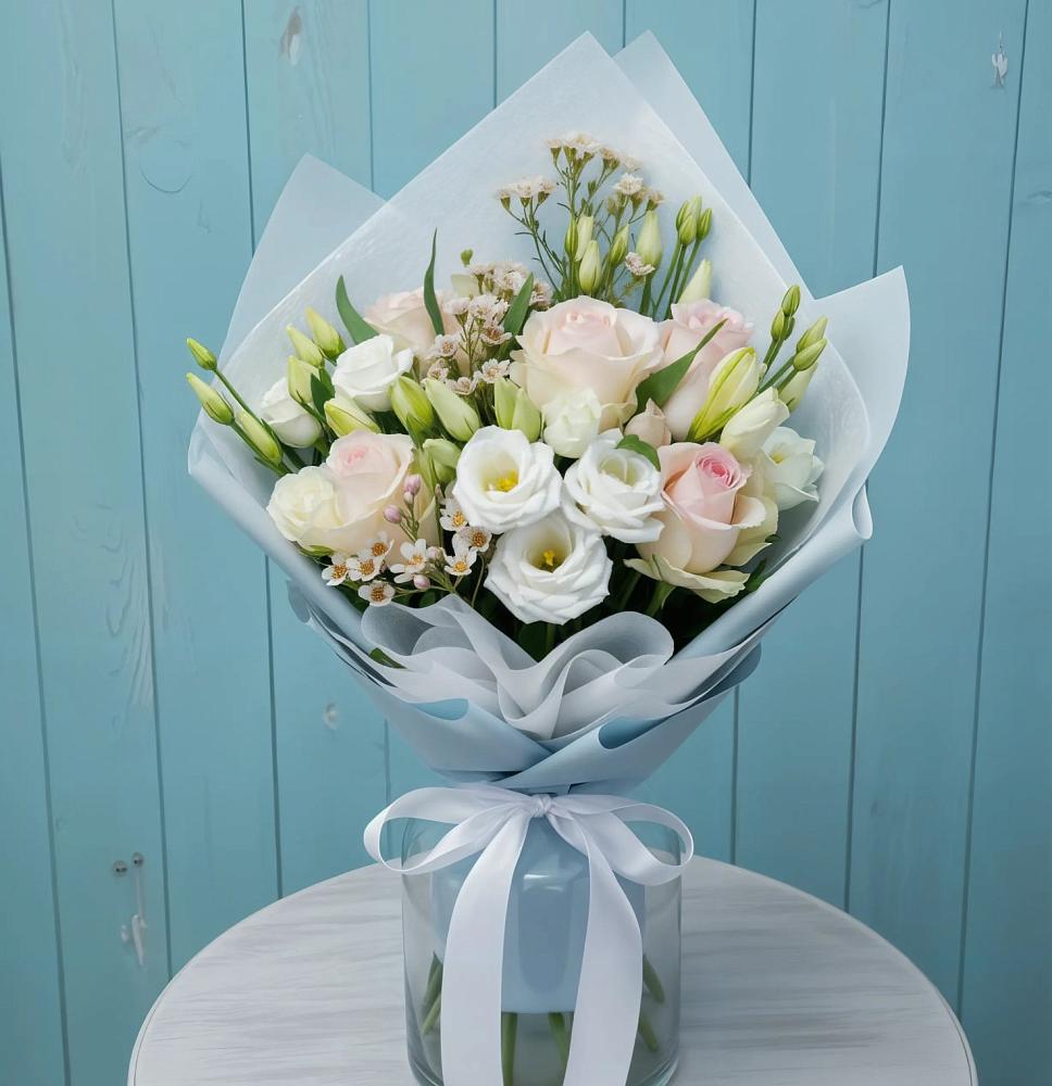 Букет цветов из: Розы и Лизиантусы в Большой Казинке