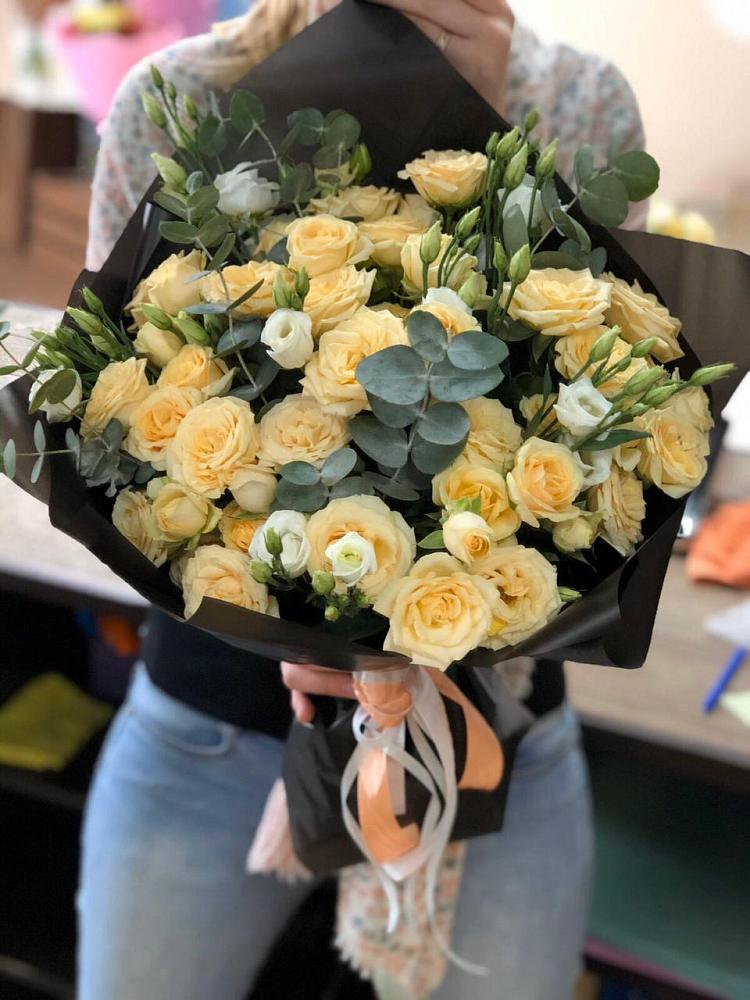 Букет цветов из: Розы и Лизиантусы в Большой Казинке