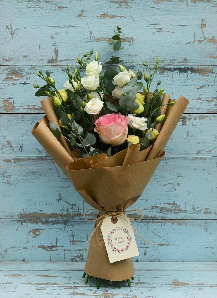 Букет цветов из: Розы и Лизиантусы в Большой Казинке