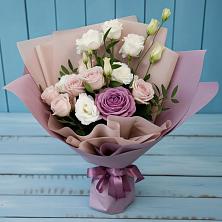 Букет цветов из:  Розы и Лизиантусы в Большой Казинке