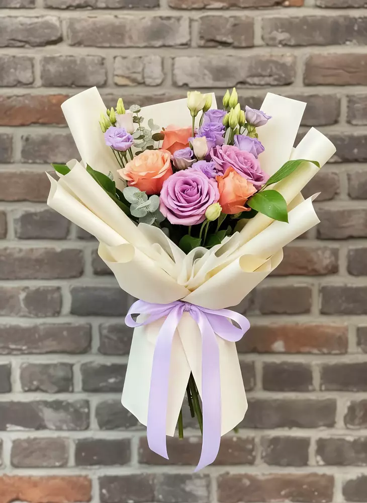 Букет цветов из: Лизиантусы и Розы в Большой Казинке