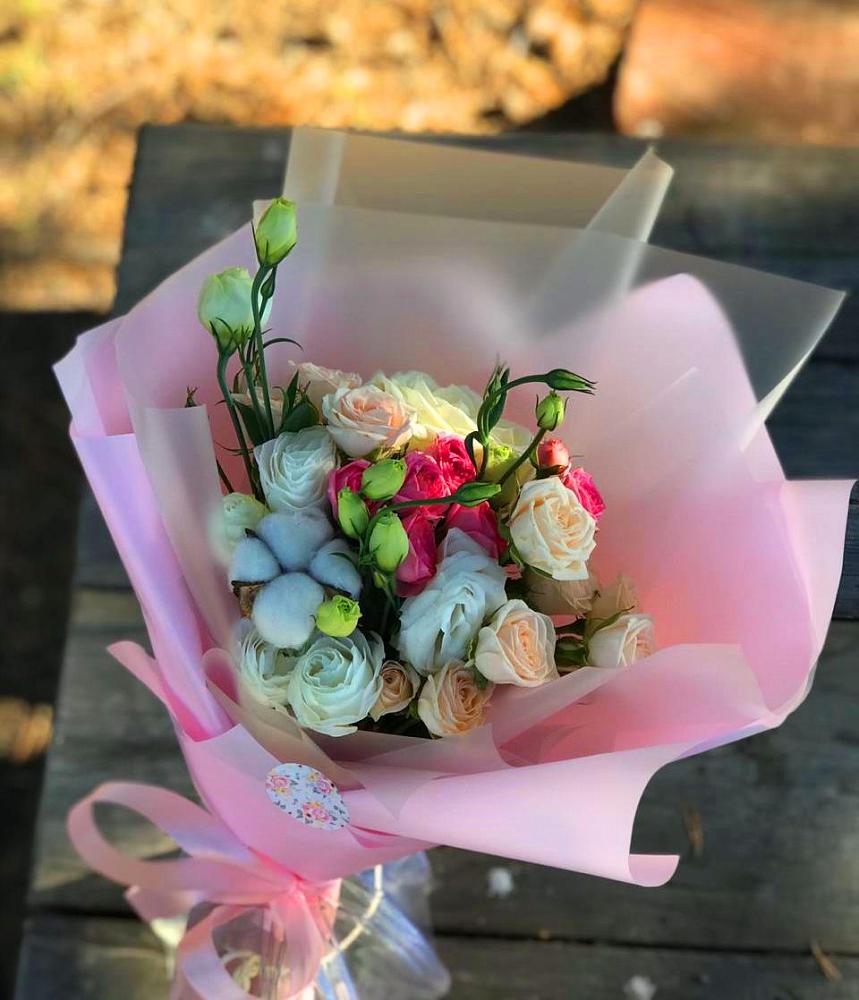 Букет цветов из: Розы и Лизиантусы в Большой Казинке