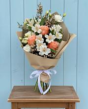 Букет цветов из:  Альстромерии, Лизиантусы, Розы и Хризантемы в Большой Казинке