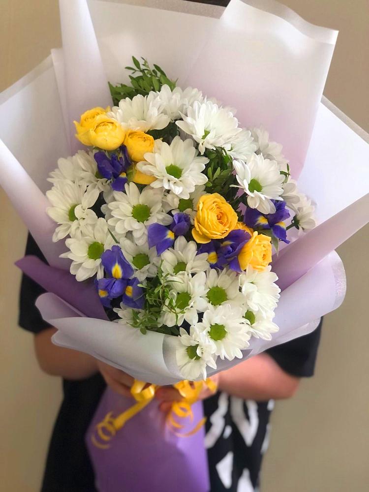 Букет цветов из: Ирисы, Хризантемы и Розы в Большой Казинке