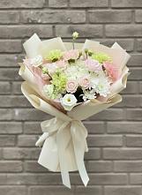 Букет цветов из:  Гвоздики, Розы, Лизиантусы и Хризантемы в Большой Казинке