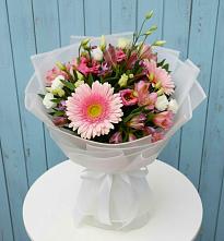 Букет цветов из:  Герберы, Альстромерии и Лизиантусы в Большой Казинке