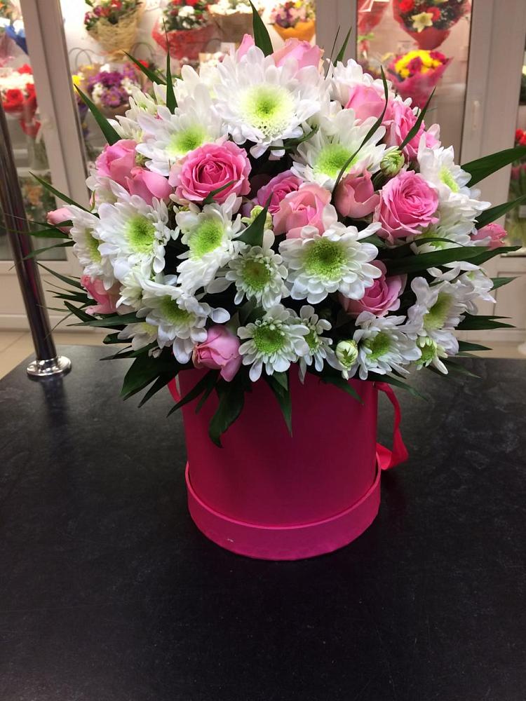 Цветочная композиция из Розы и Хризантемы в шляпной коробке в Большой Казинке